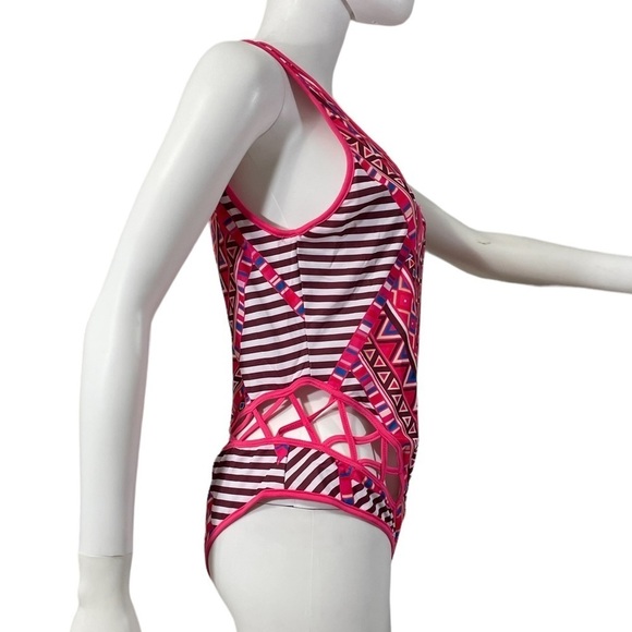 Women’s Pink Geometric One Piece Swimsuit
New - Picture 6 of 8